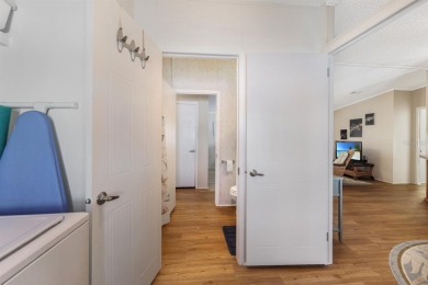 3 BEDROOM SPLIT FLOOR PLAN, loads of sunlight, super clean!!! on Maple Leaf Golf and Country Club in Florida - for sale on GolfHomes.com, golf home, golf lot