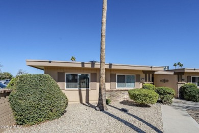 Lovely 2-bedroom, 2-bathroom, 1.5 car garage end unit in Lipan on Sun City Lakes West and East in Arizona - for sale on GolfHomes.com, golf home, golf lot