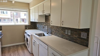 Wonderful property with air conditioning and a swimming pool on Gresham Golf Course in Oregon - for sale on GolfHomes.com, golf home, golf lot