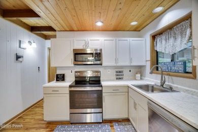 Charming Chalet with OVERSIZED SCREENED-IN PORCH in Amenity-Rich on The Hideout Golf in Pennsylvania - for sale on GolfHomes.com, golf home, golf lot