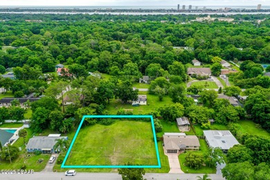 ORMOND BEACH LARGE OVERSIZED DOUBLE LOT GIVES YOU LOT OF SPACE on Riviera Country Club in Florida - for sale on GolfHomes.com, golf home, golf lot