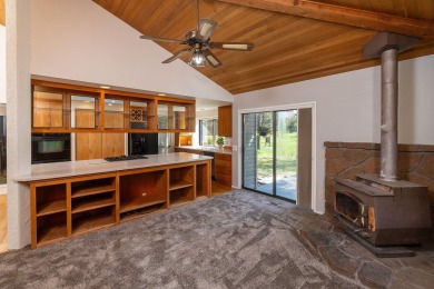 Welcome this beautiful single-story home nestled on the 7th on Sunriver Woodlands Golf Course in Oregon - for sale on GolfHomes.com, golf home, golf lot