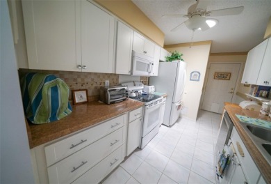 Charming, Cozy & Comfortable Home For Sale in Spruce Creek South on The Links of Spruce Creek in Florida - for sale on GolfHomes.com, golf home, golf lot