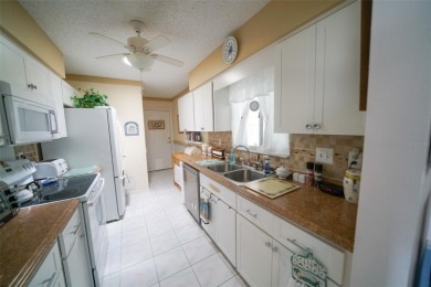 Charming, Cozy & Comfortable Home For Sale in Spruce Creek South on The Links of Spruce Creek in Florida - for sale on GolfHomes.com, golf home, golf lot