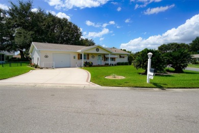 Charming, Cozy & Comfortable Home For Sale in Spruce Creek South on The Links of Spruce Creek in Florida - for sale on GolfHomes.com, golf home, golf lot