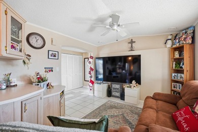 Beautifully updated 2 bedroom corner lot home. 2 full baths on Viewpoint Golf Resort in Arizona - for sale on GolfHomes.com, golf home, golf lot