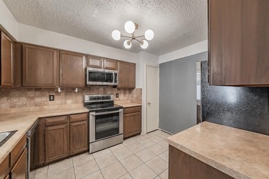 !!!PRICED BELOW APPRAISED VALUE!!! Welcome to 6107 Spyglass on Mesquite Municipal Golf Course in Texas - for sale on GolfHomes.com, golf home, golf lot