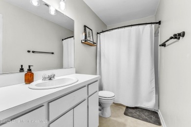 Honey, I'm Home! This charming 3-bedroom, 2-bathroom home in on Stillwaters Golf and Country Club in Alabama - for sale on GolfHomes.com, golf home, golf lot