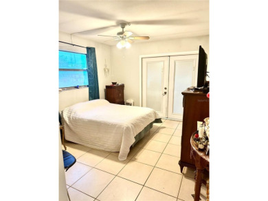 Priced to Sell! Discover the perfect blend of comfort and on Kings Point Executive Golf Course in Florida - for sale on GolfHomes.com, golf home, golf lot