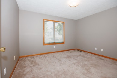 Don't miss this rare opportunity to move into a one-owner, 3 on Ironwood Golf Course in Illinois - for sale on GolfHomes.com, golf home, golf lot