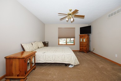 Don't miss this rare opportunity to move into a one-owner, 3 on Ironwood Golf Course in Illinois - for sale on GolfHomes.com, golf home, golf lot
