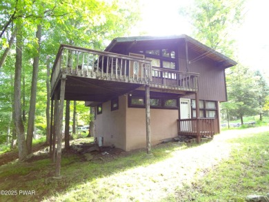 LAKE WALLENPAUPACK HOME IN BEAUTIFUL TANGLWOOD LAKES WITH LOTS on Paupack Hills Golf and Country Club in Pennsylvania - for sale on GolfHomes.com, golf home, golf lot
