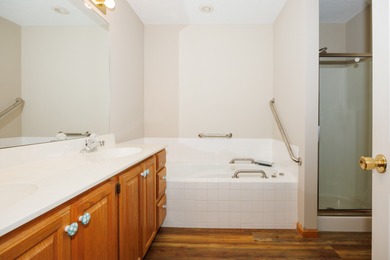 Don't miss this rare opportunity to move into a one-owner, 3 on Ironwood Golf Course in Illinois - for sale on GolfHomes.com, golf home, golf lot