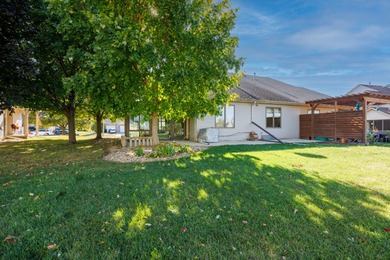 Don't miss this rare opportunity to move into a one-owner, 3 on Ironwood Golf Course in Illinois - for sale on GolfHomes.com, golf home, golf lot
