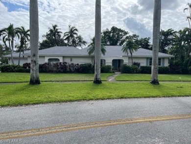 This golf course fronting home off McGregor has classic on Fort Myers Country Club in Florida - for sale on GolfHomes.com, golf home, golf lot