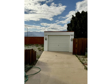 Cozy, updated and affordable home in Tri Palm Estates & Country on The Club At Shenandoah Springs in California - for sale on GolfHomes.com, golf home, golf lot