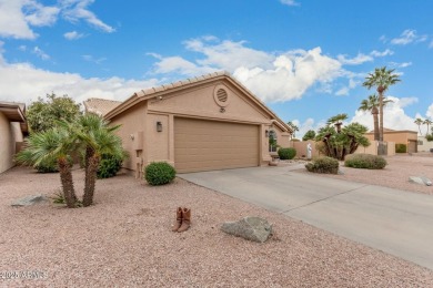 This spacious Sun Lakes move-in ready homeand has a wonderful on Cottonwood Country Club in Arizona - for sale on GolfHomes.com, golf home, golf lot