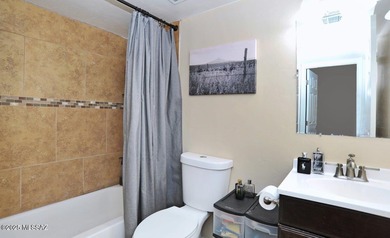 Lovely light and bright 2/bed 2/bath corner, upstairs condo with on Oro Valley Country Club in Arizona - for sale on GolfHomes.com, golf home, golf lot