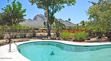 Lovely light and bright 2/bed 2/bath corner, upstairs condo with on Oro Valley Country Club in Arizona - for sale on GolfHomes.com, golf home, golf lot