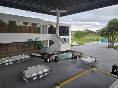 COME AND FALL IN LOVE WITH THIS TASTEFULLY RENOVATED CONDO! 2 on Inverrary Country Club in Florida - for sale on GolfHomes.com, golf home, golf lot