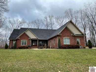 This beautiful home is located by Arrowhead Golf Course.  It on Arrowhead Golf Club in Kentucky - for sale on GolfHomes.com, golf home, golf lot