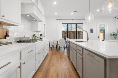 Do you live for city conveniences without being in the thick of on Stevens Park Golf Course in Texas - for sale on GolfHomes.com, golf home, golf lot