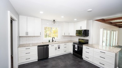 Beautiful 4-bedroom, 2.5-bath home in the desirable Woodside on Woodside Plantation Country Club in South Carolina - for sale on GolfHomes.com, golf home, golf lot