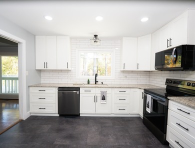 Beautiful 4-bedroom, 2.5-bath home in the desirable Woodside on Woodside Plantation Country Club in South Carolina - for sale on GolfHomes.com, golf home, golf lot