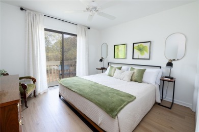 Rare opportunity in Keowee Key! This updated, fully furnished on Keowee Key Golf and Country Club in South Carolina - for sale on GolfHomes.com, golf home, golf lot