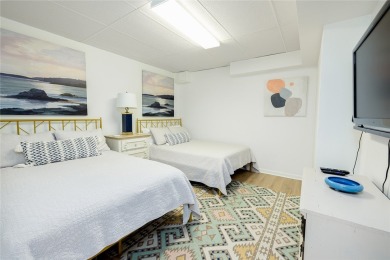 Rare opportunity in Keowee Key! This updated, fully furnished on Keowee Key Golf and Country Club in South Carolina - for sale on GolfHomes.com, golf home, golf lot