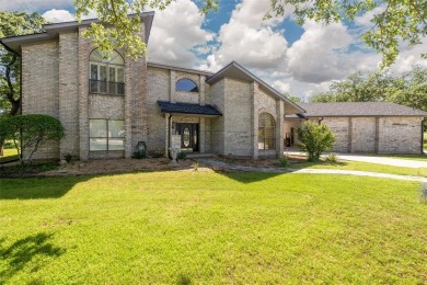 Stunningly updated home in a lakeside and golf community! on The Club At Runaway Bay in Texas - for sale on GolfHomes.com, golf home, golf lot