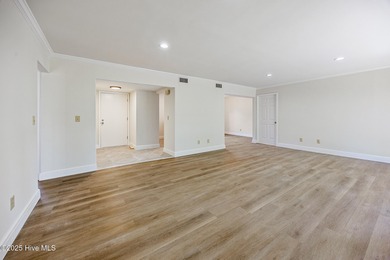 Beautifully renovated first-floor condo ideally located less on Pinehurst Resort and Country Club in North Carolina - for sale on GolfHomes.com, golf home, golf lot