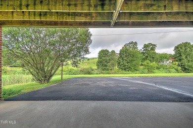 Here it is, Just what you have been waiting for! This 3 bedroom on Tri Cities Golf Club in Tennessee - for sale on GolfHomes.com, golf home, golf lot