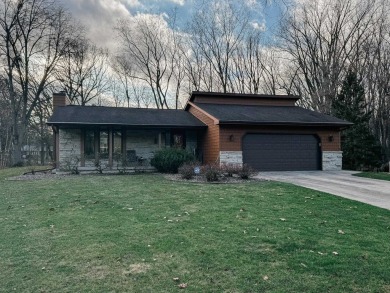 You don't want to miss this 3 BR, 2.5 BA open concept ranch home on Oneida Golf and Country Club in Wisconsin - for sale on GolfHomes.com, golf home, golf lot