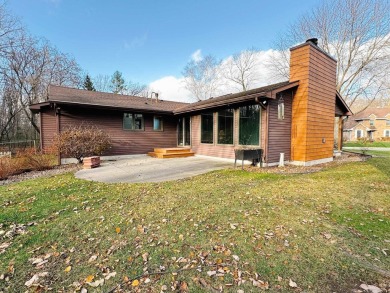 You don't want to miss this 3 BR, 2.5 BA open concept ranch home on Oneida Golf and Country Club in Wisconsin - for sale on GolfHomes.com, golf home, golf lot