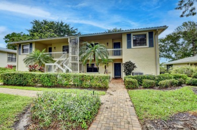 Welcome to Hunters Run Country Club! This spacious 2-bedroom on Hunters Run Golf and Country Club in Florida - for sale on GolfHomes.com, golf home, golf lot