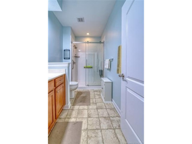 Charming First-Level Townhouse in Braemar Creek. This inviting on Williamsburg National Golf Club in Virginia - for sale on GolfHomes.com, golf home, golf lot
