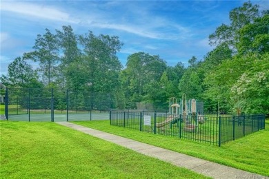 Charming First-Level Townhouse in Braemar Creek. This inviting on Williamsburg National Golf Club in Virginia - for sale on GolfHomes.com, golf home, golf lot