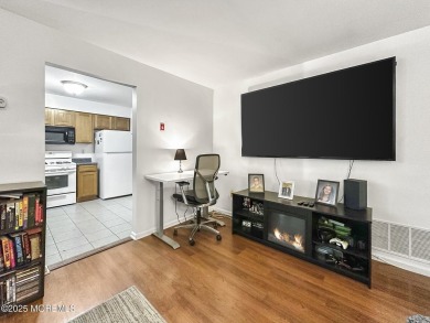 Lovely lower level with garage in Raintree Community, Enjoy easy on Raintree Golf Course in New Jersey - for sale on GolfHomes.com, golf home, golf lot