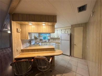 55+ Gated golf course community. Well maintained 2 bedroom 2 on Zellwood Station Country Club in Florida - for sale on GolfHomes.com, golf home, golf lot