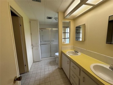 55+ Gated golf course community. Well maintained 2 bedroom 2 on Zellwood Station Country Club in Florida - for sale on GolfHomes.com, golf home, golf lot