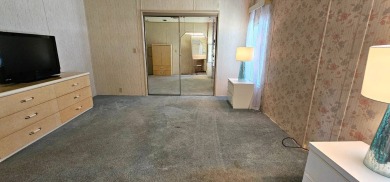 Furnished, spacious 2 bedroom 2 bath home in 55 + Resort style on Zephyrhills Municipal Golf Course in Florida - for sale on GolfHomes.com, golf home, golf lot