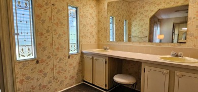 Furnished, spacious 2 bedroom 2 bath home in 55 + Resort style on Zephyrhills Municipal Golf Course in Florida - for sale on GolfHomes.com, golf home, golf lot