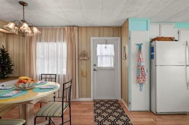 This beautifully maintained 2-bedroom, 2-bath furnished on Kings Gate Golf Club in Florida - for sale on GolfHomes.com, golf home, golf lot