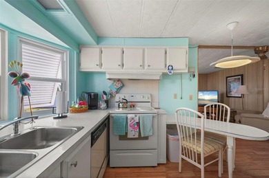 This beautifully maintained 2-bedroom, 2-bath furnished on Kings Gate Golf Club in Florida - for sale on GolfHomes.com, golf home, golf lot