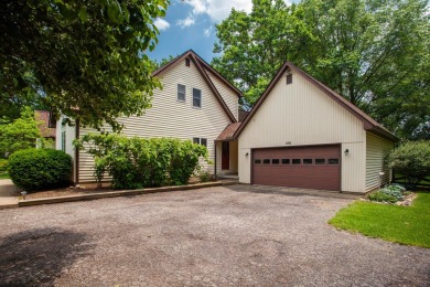 Stunning and spacious home on over an acre in Olentangy Schools on Glen Ross Golf Club in Ohio - for sale on GolfHomes.com, golf home, golf lot