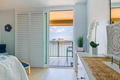 Back on the market with a NEW PRICE, A NEW LOOK AND A BEAUTIFUL on Isla Del Sol Yacht and Country Club in Florida - for sale on GolfHomes.com, golf home, golf lot