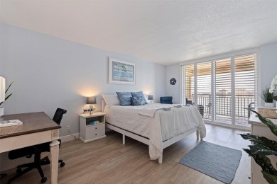 Back on the market with a NEW PRICE, A NEW LOOK AND A BEAUTIFUL on Isla Del Sol Yacht and Country Club in Florida - for sale on GolfHomes.com, golf home, golf lot