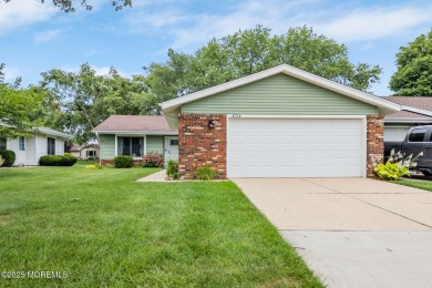 Welcome to Your Dream Home in Clearbrook's 55+ Community! This on Rossmoor Golf Club in New Jersey - for sale on GolfHomes.com, golf home, golf lot
