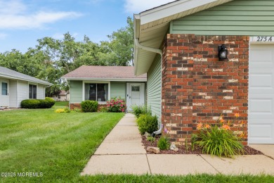Welcome to Your Dream Home in Clearbrook's 55+ Community! This on Rossmoor Golf Club in New Jersey - for sale on GolfHomes.com, golf home, golf lot
